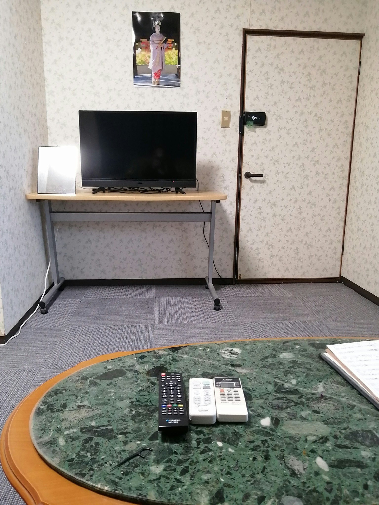 private room/洋室2名様/JR和泉府中駅7分市内25分空港30分/駐車無料/wi-fi